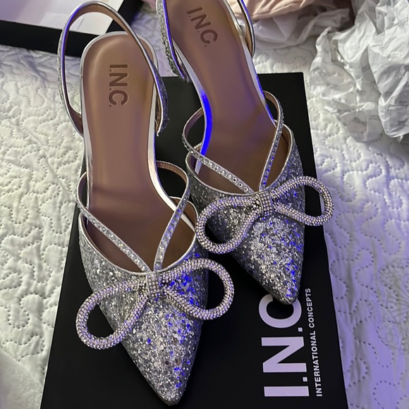I.N.C. Silver Bow Slingbacks - Picture 1 of 5